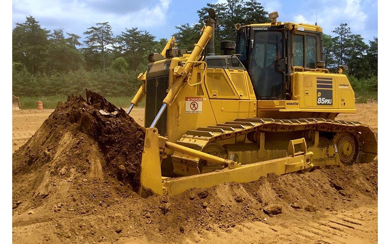 小松485推土機(jī)租賃在國(guó)科國(guó)際高爾夫球場(chǎng)