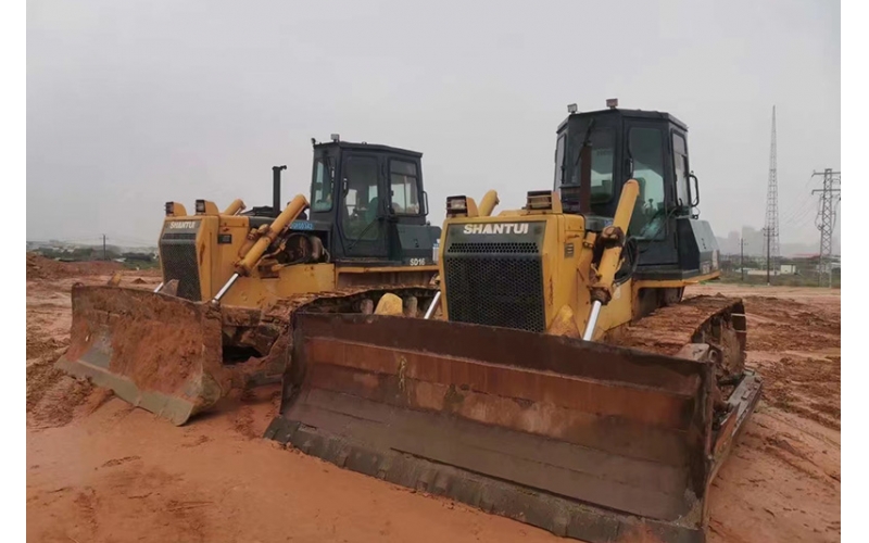 山推SD16推土機(jī)租賃在青蘭高鐵項(xiàng)目